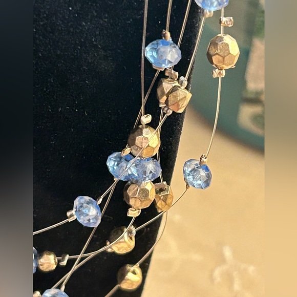 Floating Illusion Necklace Walking through the air - Picture 3 of 12